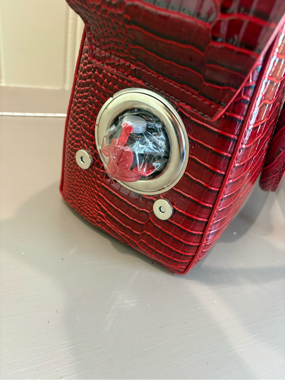 Croc-Embossed Red Shoulder Bag with Adjustable Strap - Picture 3 of 7